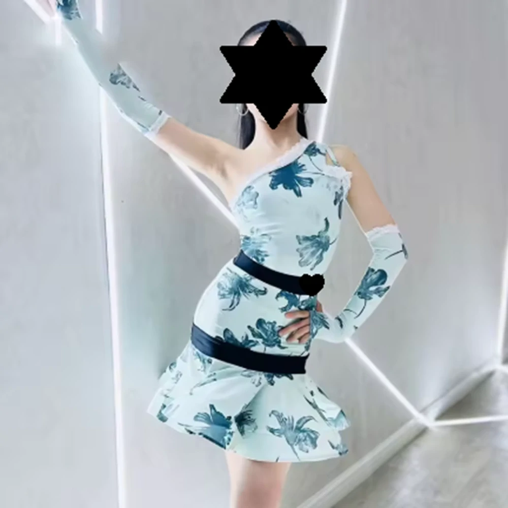 Naomi 4887