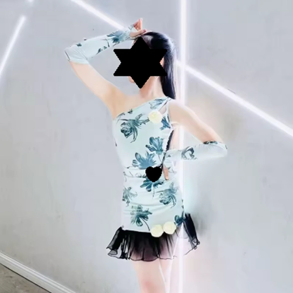 Naomi 4890