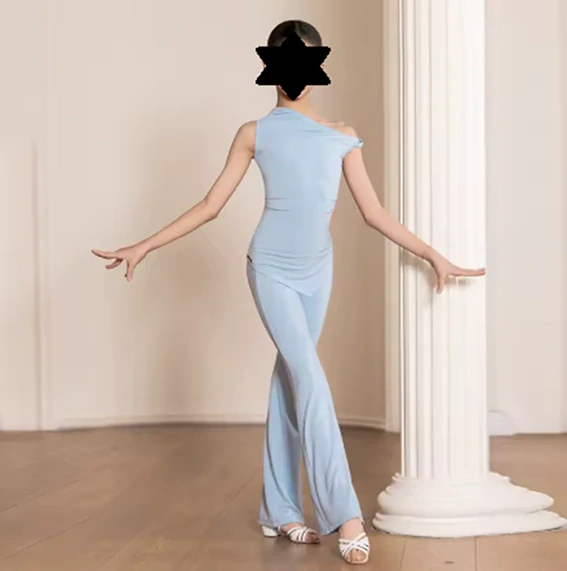 Lara 4649